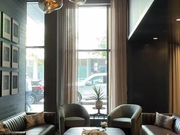 641 W North Wls, Chicago, IL 60654