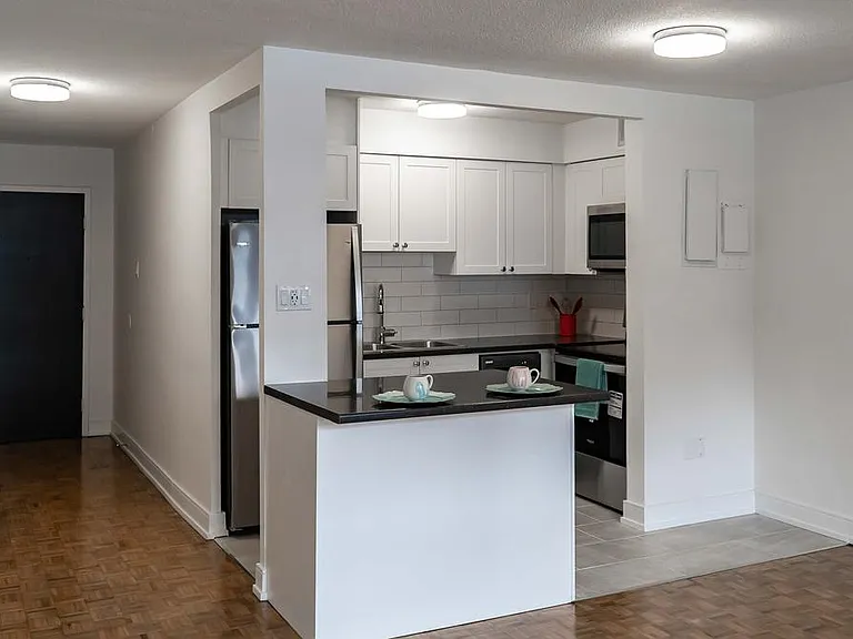 490 Nelson Ave #204 — Photo 2