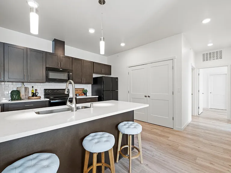 Columbia River Walk Apartments — Photo 114