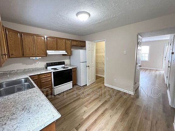 4th image of 301 E Lake Dr #8