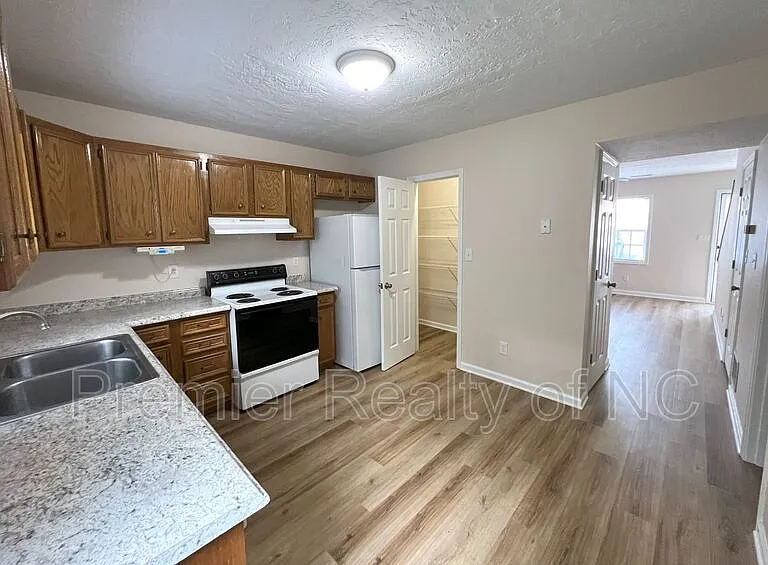 301 E Lake Dr #8 — Photo 4