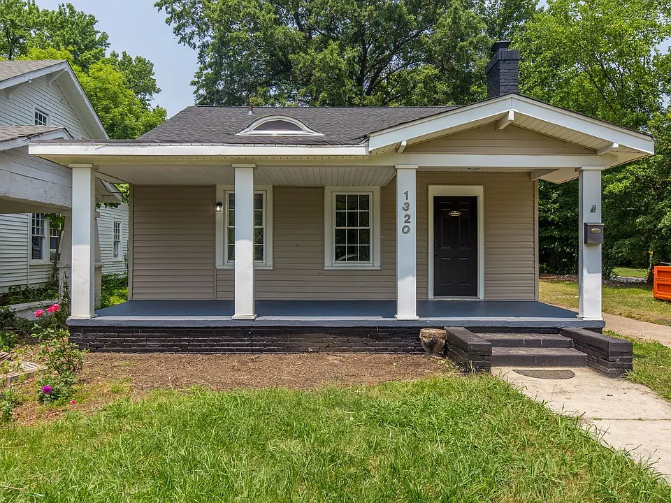 1320 W Friendly Ave