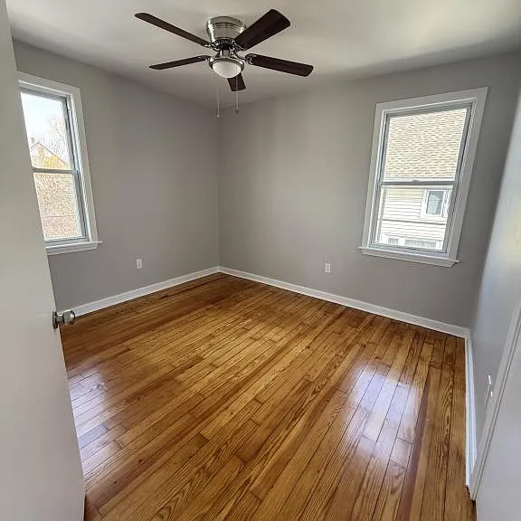 225 Davis St — Photo 3