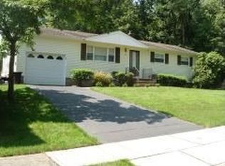 3 Dillon Dr, Oak Ridge, NJ 07438