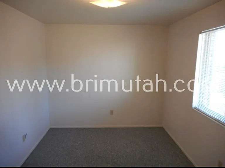 4837 S Memory Ln #3 — Photo 2