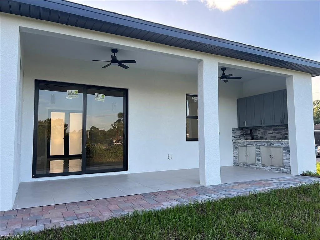 3 bed, 2.5 bath, 1640 sqft, $2,200 — Photo 4