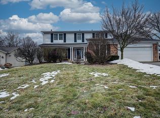 1424 Deerhurst Ln, Rochester Hills, MI 48307