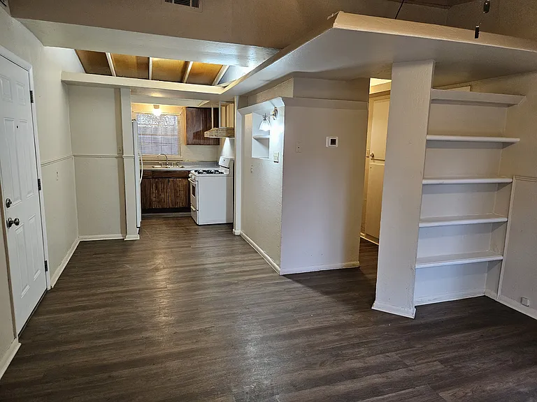 207 NW Northwood Ave — Photo 3