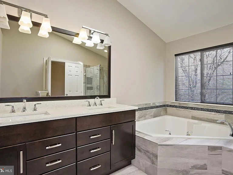 4002 Rosemeade Dr — Photo 29