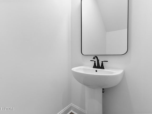 5th image of 8805 Chapman Trace Way