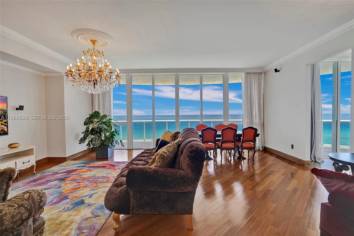 Building Photo - 15901 Collins Ave #701