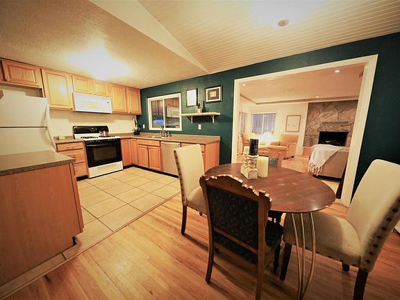 5th image of 2825 Palomas Dr NE