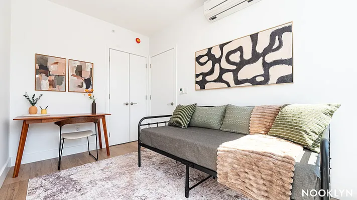 Bedroom, photo 2