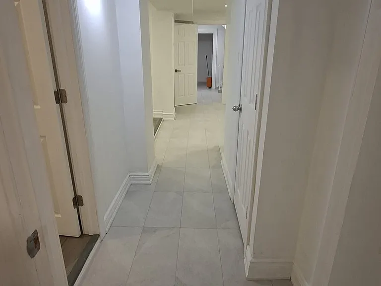 225 Waverly St S #LOWER — Photo 17