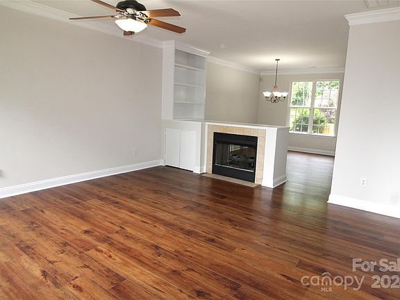 5th image of 2483 Loch Stone Dr