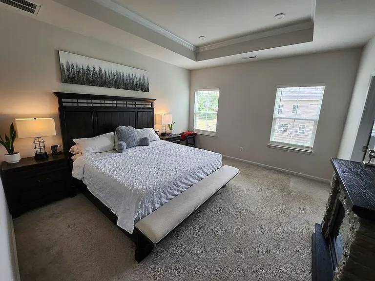 ALOT SPACE IN YOUR MASTER BED ROOM
