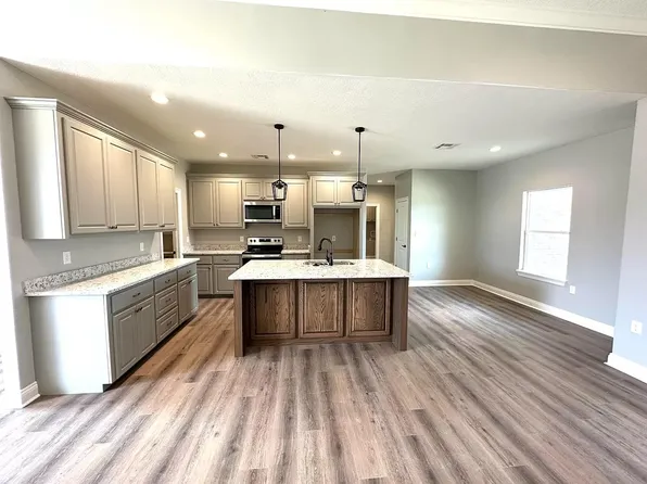 130 Liberty Dr, Leesville, LA 71446