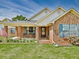 3910 Country Ln, Granbury, TX 76048