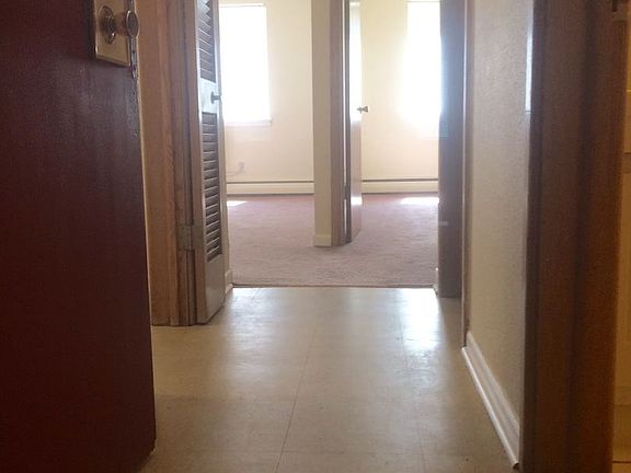3rd image of 2619 N Oakland Ave APT 206