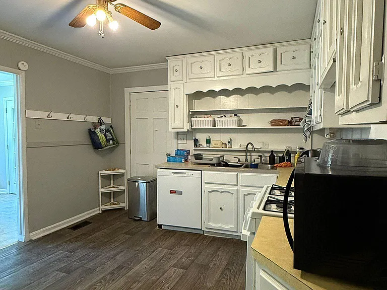 3945 White Oak Dr — Photo 6