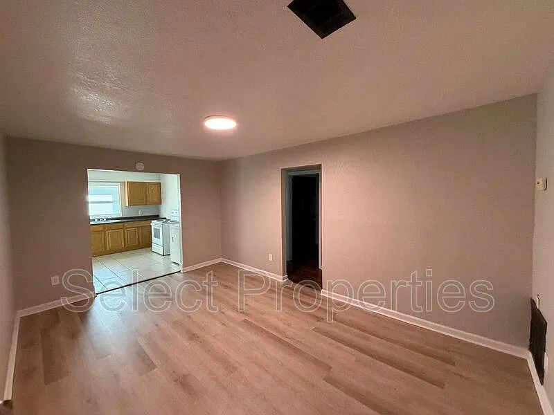 2 bed, 1.0 bath, 600 sqft, $850 — Photo 2