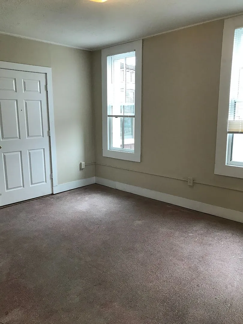 One Bedroom Upstairs Apartment — Photo 3