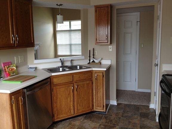 4th image of 467 W Harriman Ave