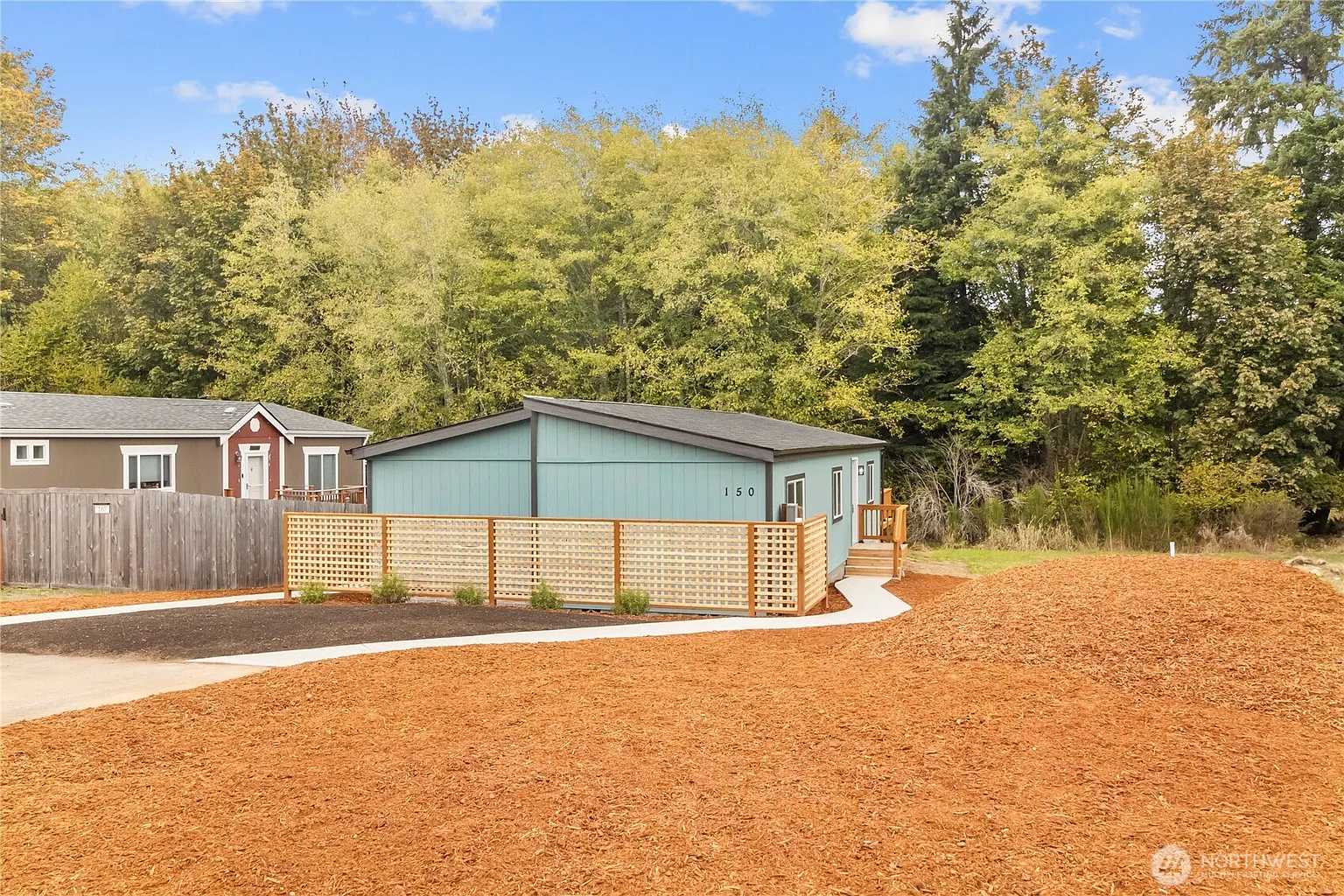 150 W Freedom Lane photo 1