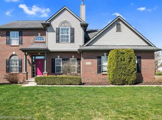 2052 Warbler Ct, Commerce Township, MI
