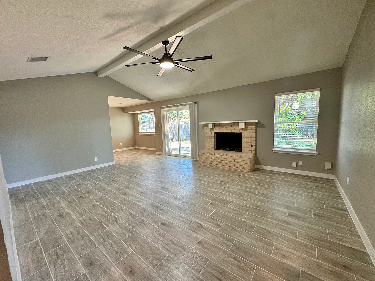 3 bed, 1428 sqft, $1,725 — Photo 2