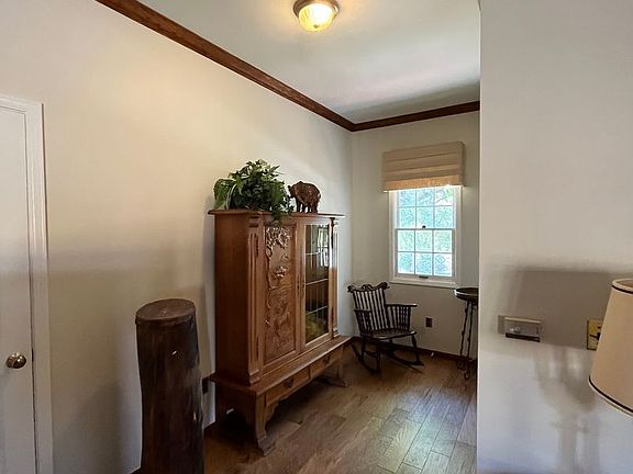2nd image of 1924 Hope St