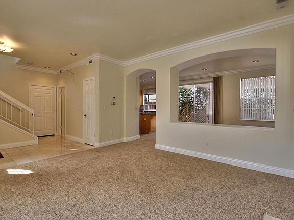 4th image of 527 Villa Centre Way