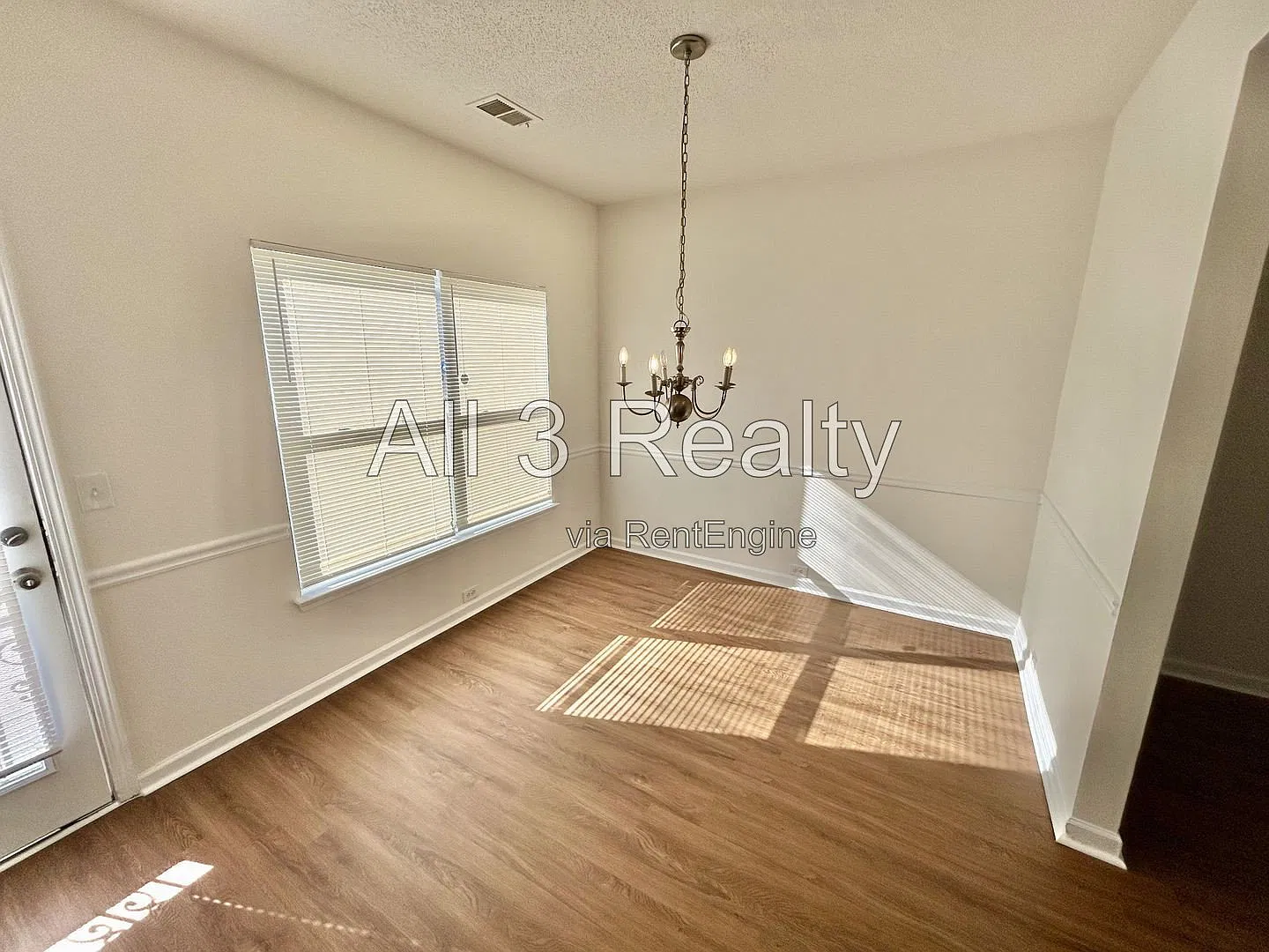 3 bed, 2.5 bath, 1406 sqft, $1,595 — Photo 4