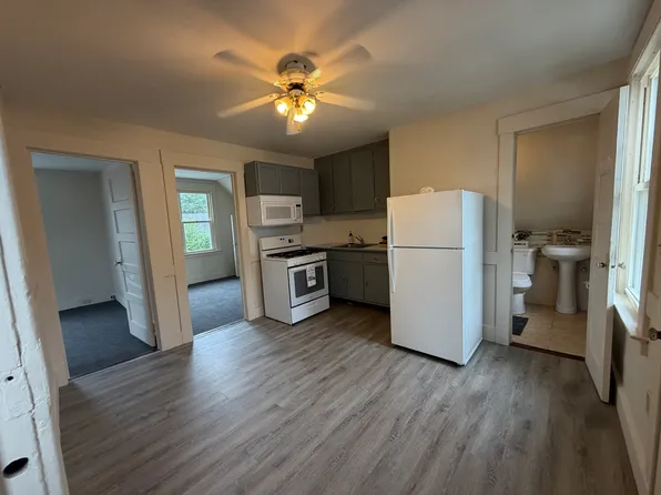29 Lucy St #2, Woodbridge, CT 06525