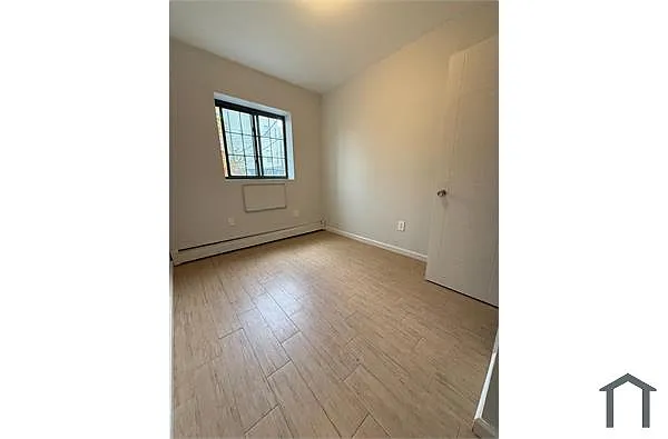 Building Photo - 727 E 181st St #2