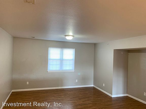 2nd image of 102 Fleetwood Dr APT C
