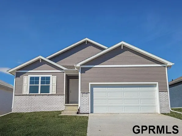 5508 Fenwick St, Bellevue, NE 68133
