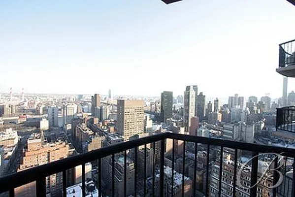 Sold by Bellmarc Realty | media 6