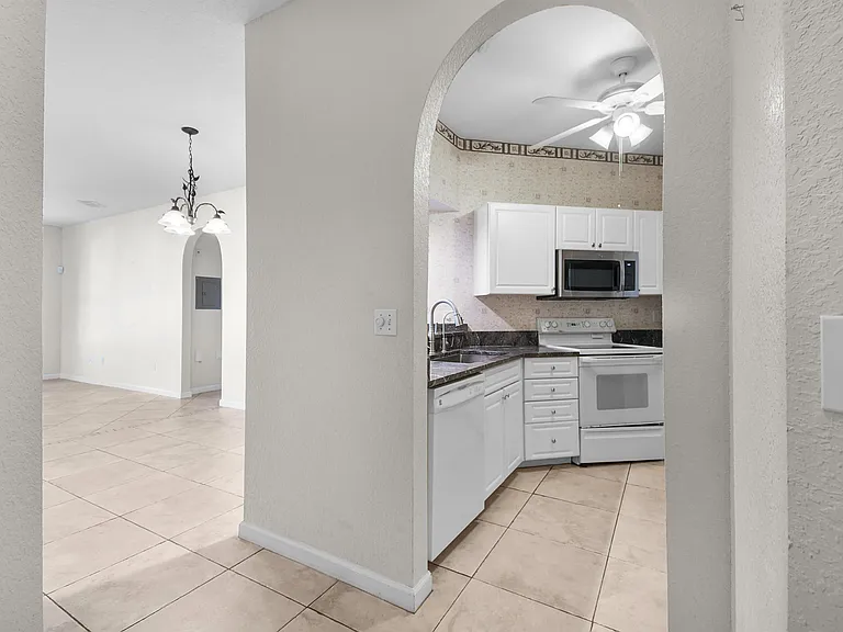 2221 Vista Cove Rd — Photo 5