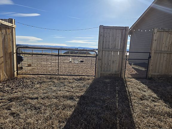 Access gates to fenced yard