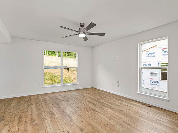 3rd image of 3159 White Pine Dr