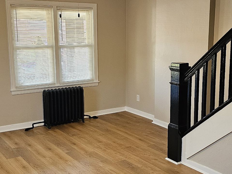 Living room with new paint and New vinyl flooring
