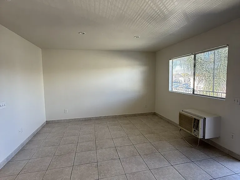 4120 Estrella Ave #14 — Photo 6