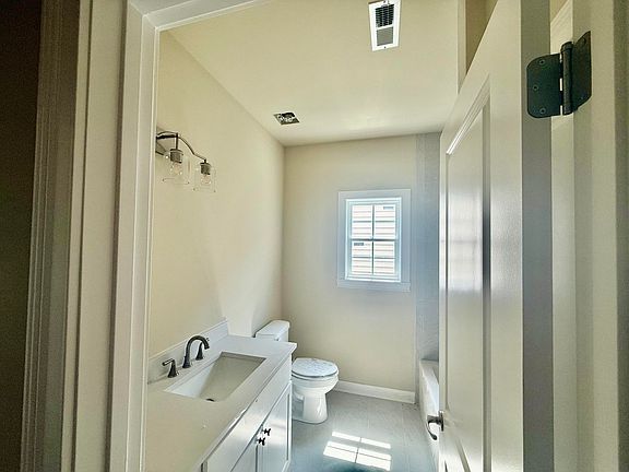 5th image of 142 Winding Creek Dr