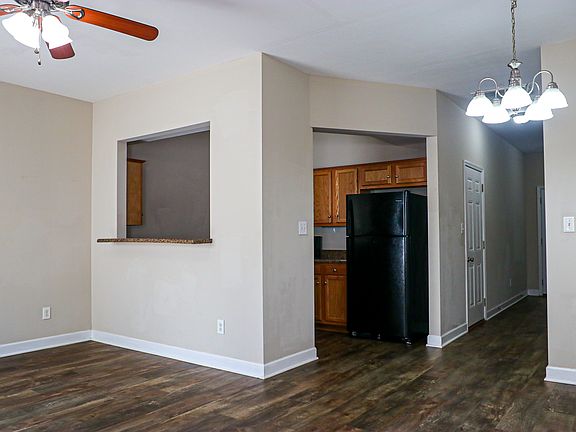 5th image of 211 Moss Creek Ave APT B