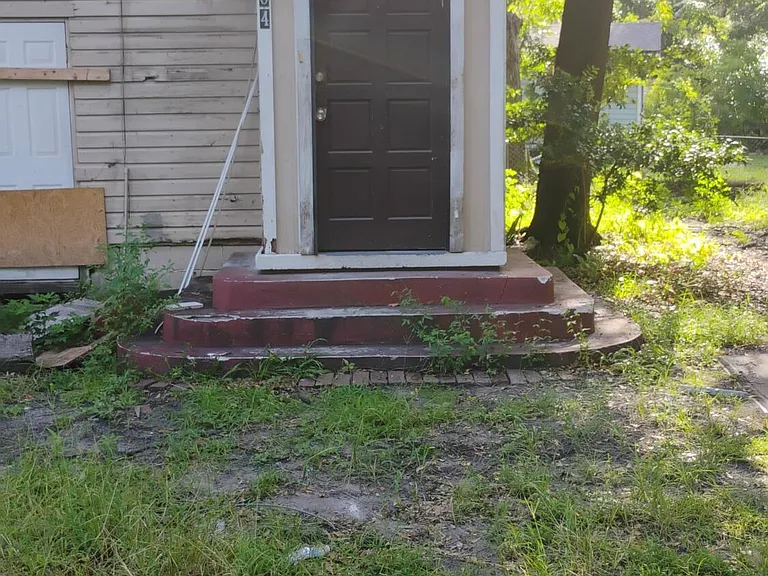 1104 Tyler St — Photo 1