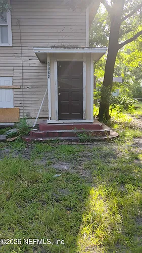 1104 Tyler St Photo 1