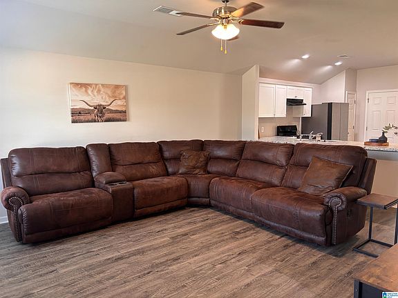 3rd image of 541 Camden Loop