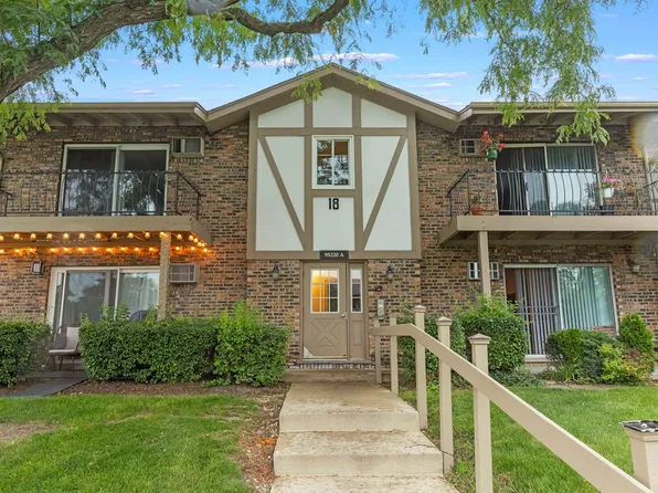 9S220 N Frontage Rd #18-201, Willowbrook, IL 60527