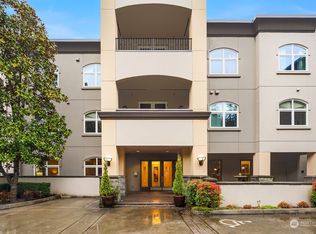 10398 NE 17th St UNIT 105, Bellevue, WA